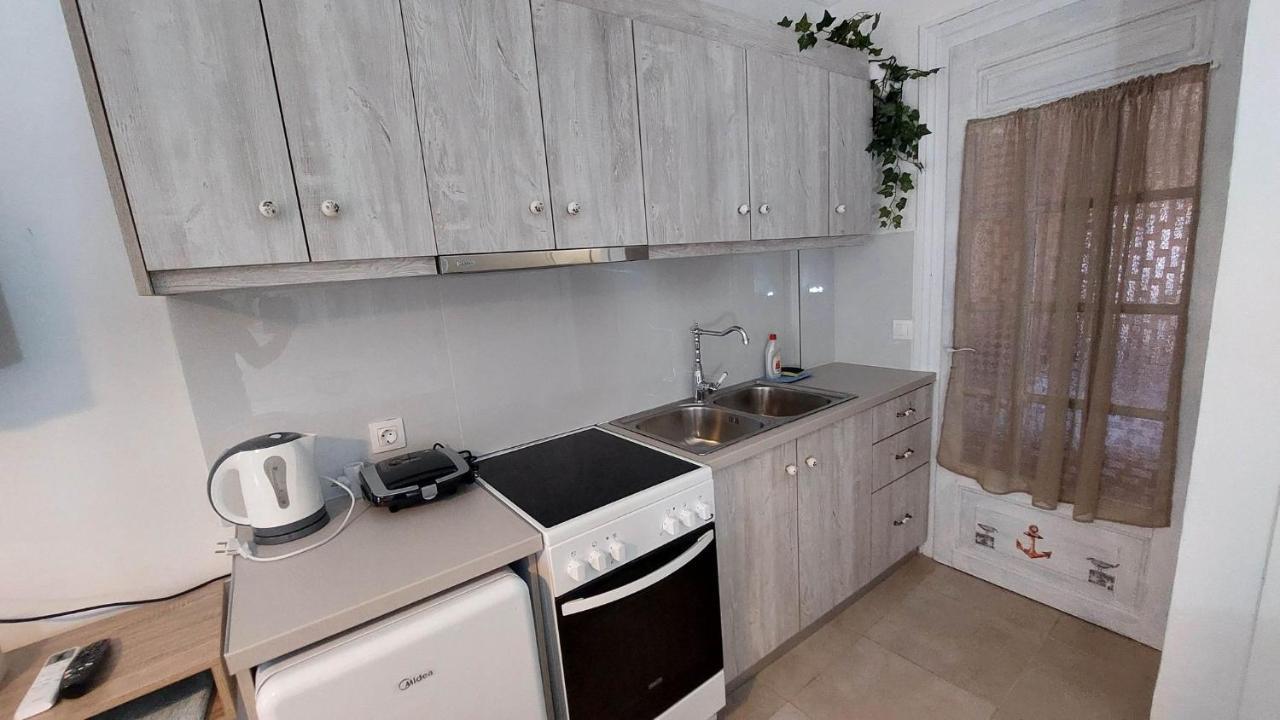 Nias Studio Appartement Perama  Buitenkant foto